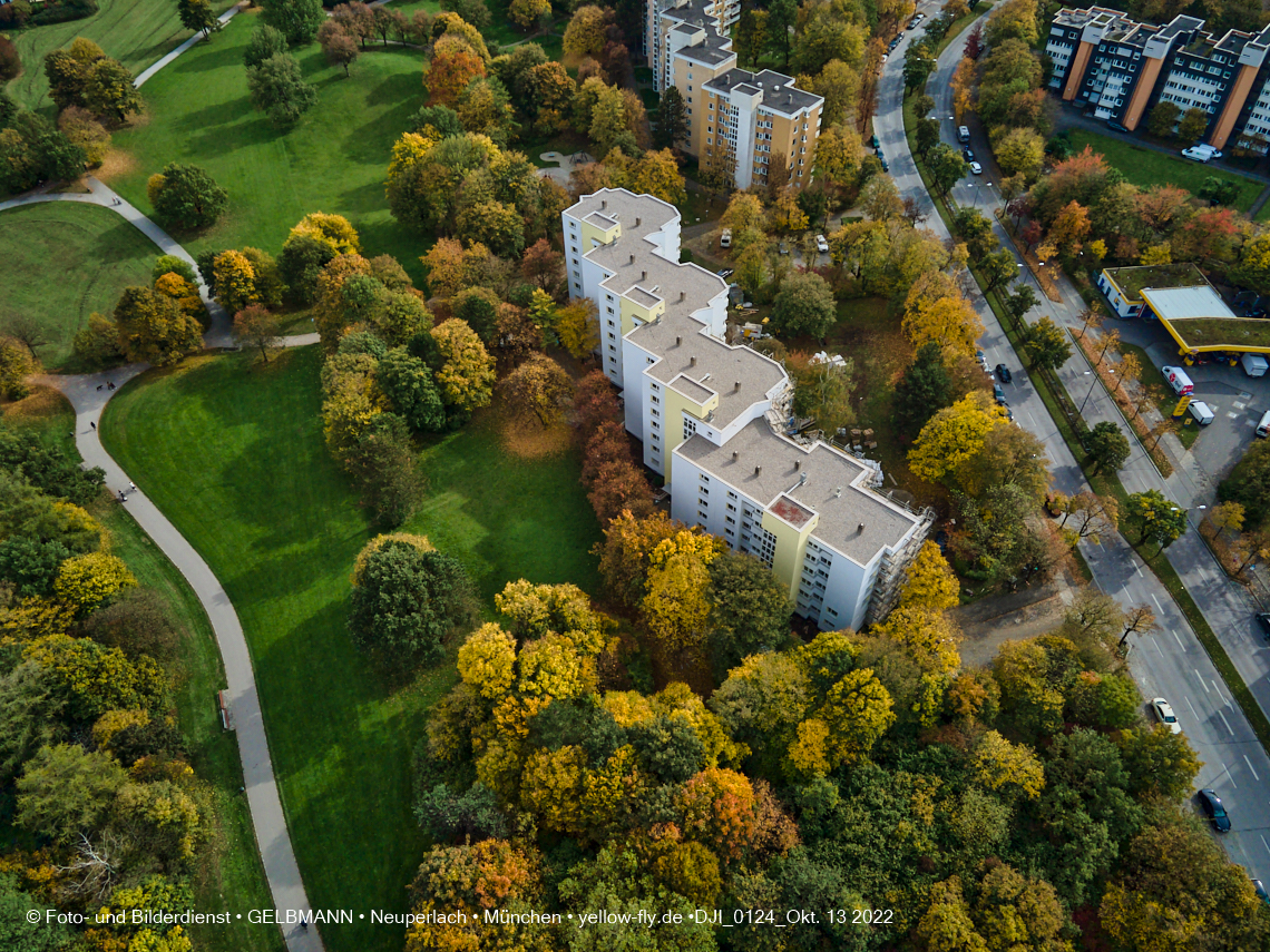 13.10.2022 - Fassadensanierung am Karl-Marx-Ring 53-57c in Neuperlach